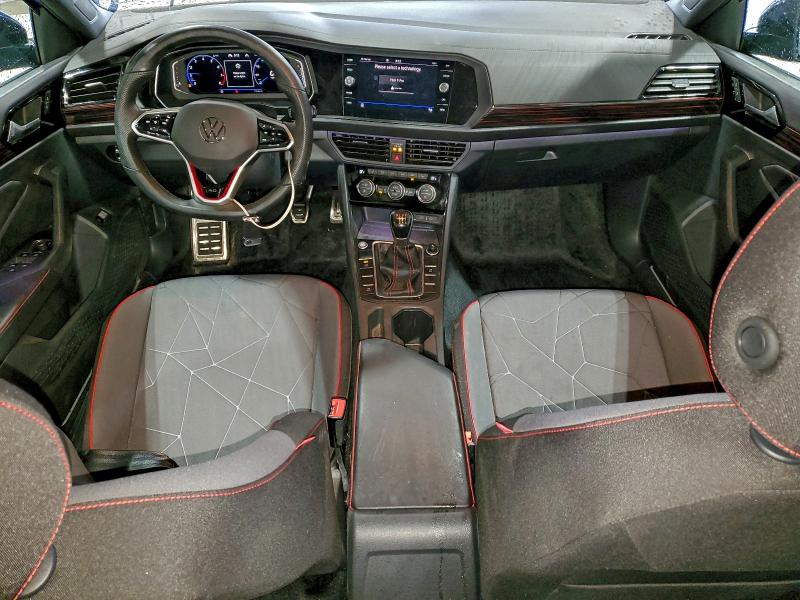 3VW8T7BU9RM015042