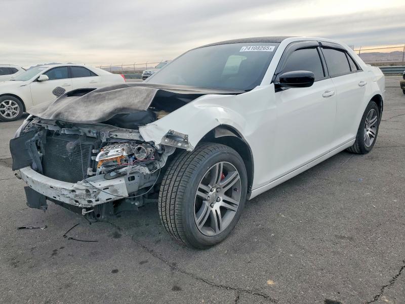 2016 CHRYSLER 300 — VIN 2C3CCABG5GH198301