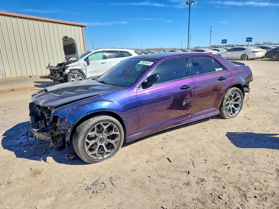 2015 CHRYSLER 300 — VIN 2C3CCABT2FH921016