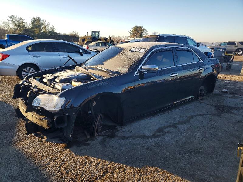 2019 CHRYSLER 300 — VIN 2C3CCAEG0KH528558