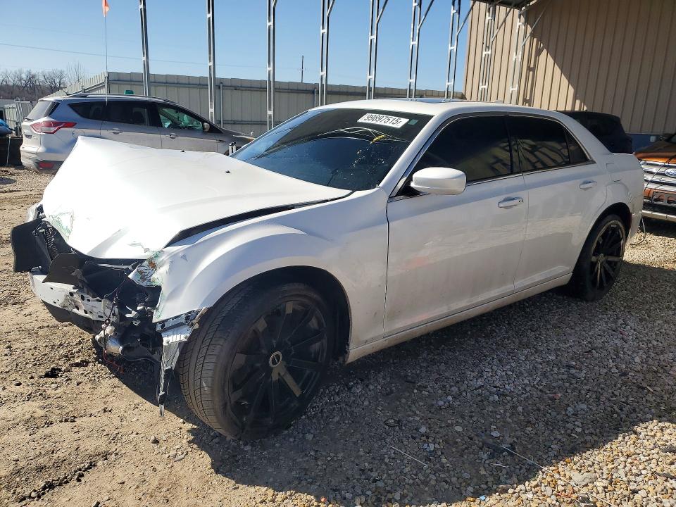 2016 CHRYSLER 300 — VIN 2C3CCARG5GH262133
