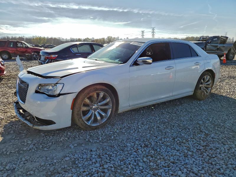 2018 CHRYSLER 300 — VIN 2C3CCAAG6JH282099
