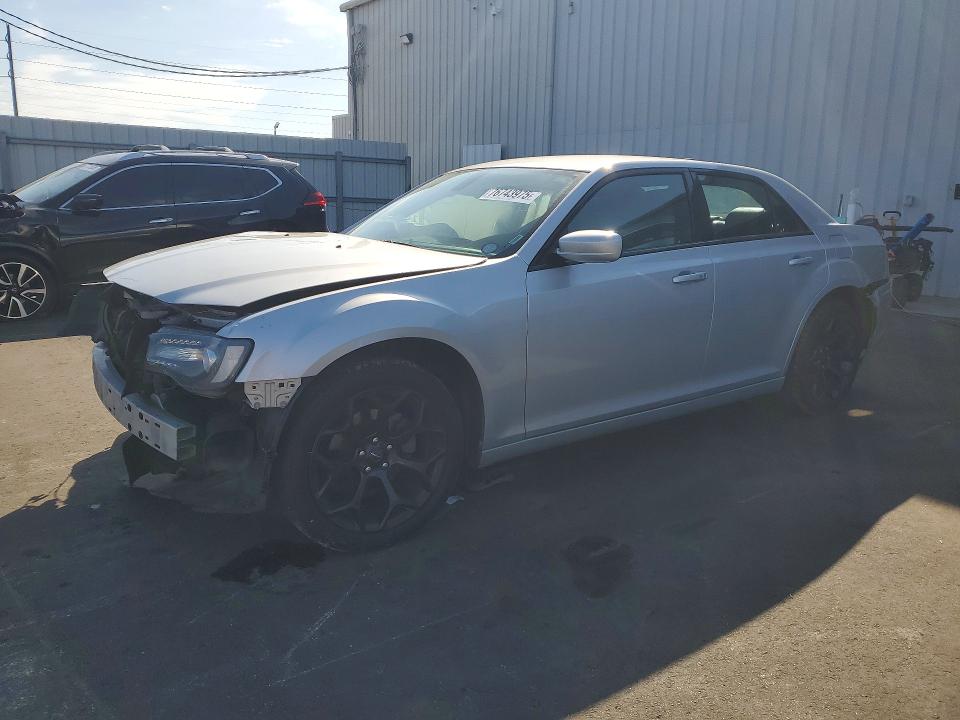 2020 CHRYSLER 300 — VIN 2C3CCABG1LH127865
