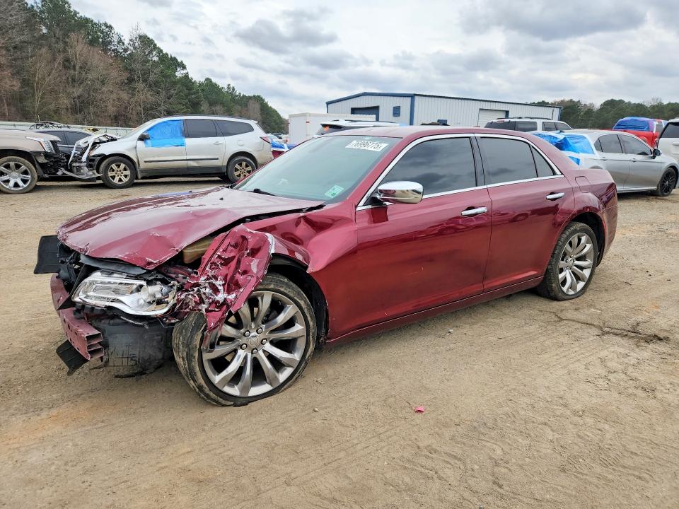 2019 CHRYSLER 300 — VIN 2C3CCAEG3KH697537