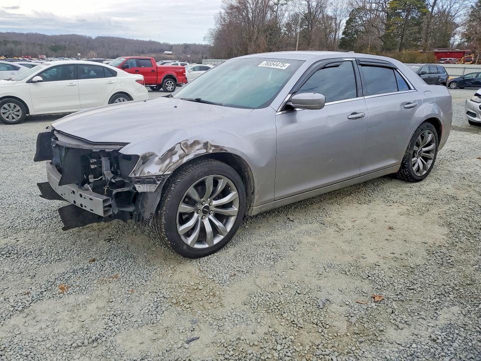 2016 CHRYSLER 300 — VIN 2C3CCAAG6GH230206