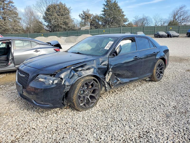 2019 CHRYSLER 300 — VIN 2C3CCABG1KH516469