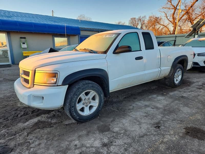 2011 DODGE DAKOTA SLT — VIN 1D7RW3BK7BS661785