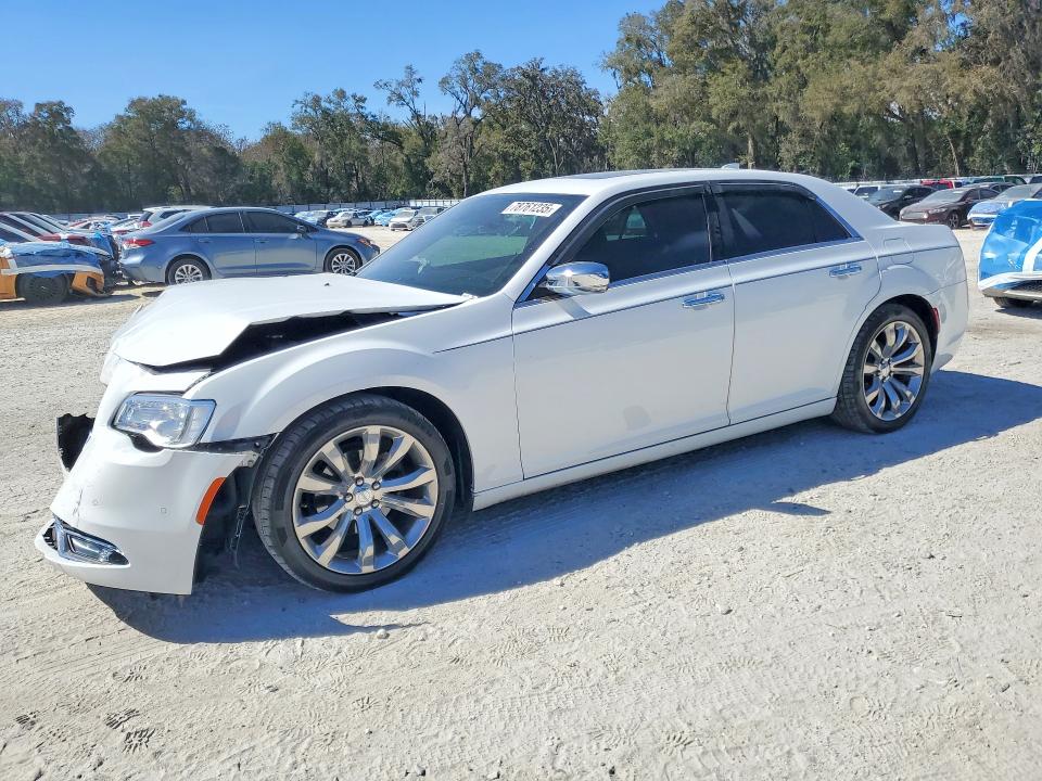 2018 CHRYSLER 300 — VIN 2C3CCAEG5JH269807