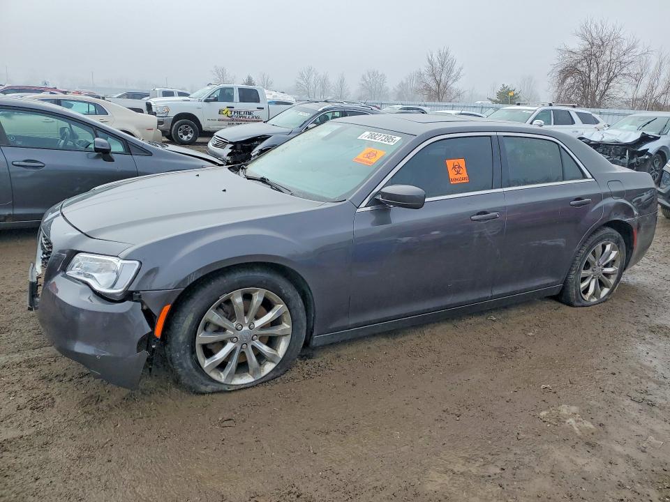 2016 CHRYSLER 300 — VIN 2C3CCARGXGH170676