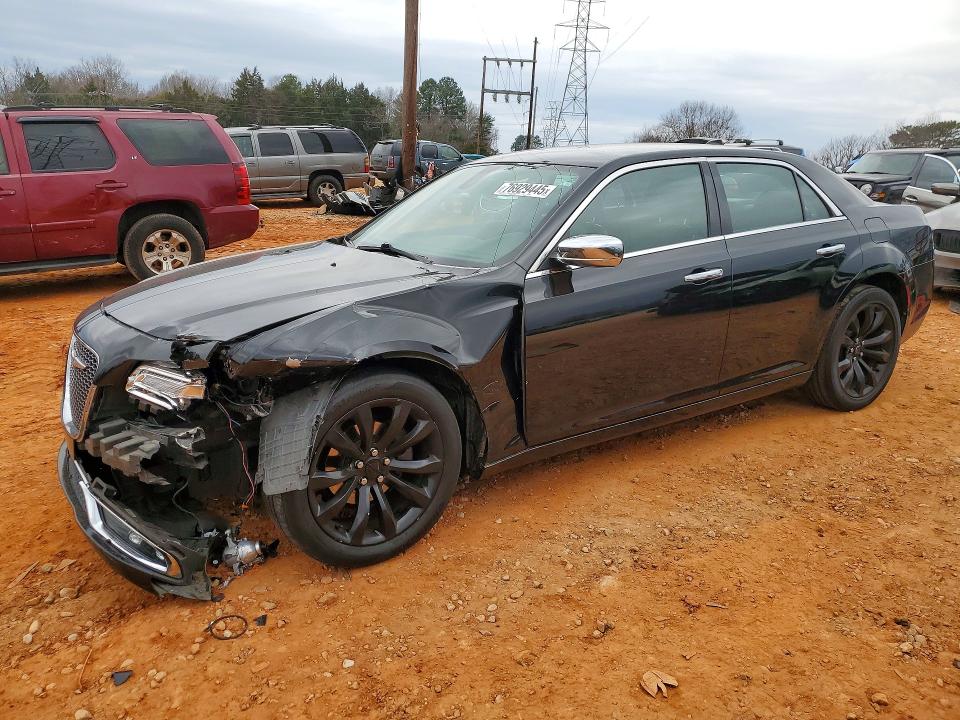 2019 CHRYSLER 300 — VIN 2C3CCAEGXKH689581