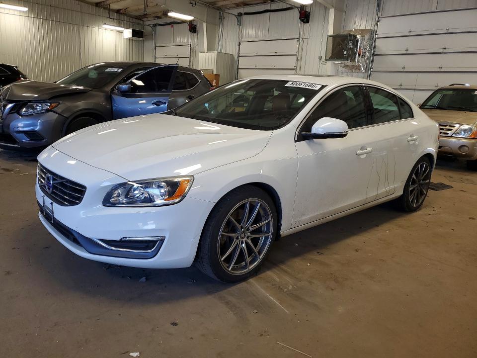 2015 VOLVO S60 — VIN YV1612TB9F1299887