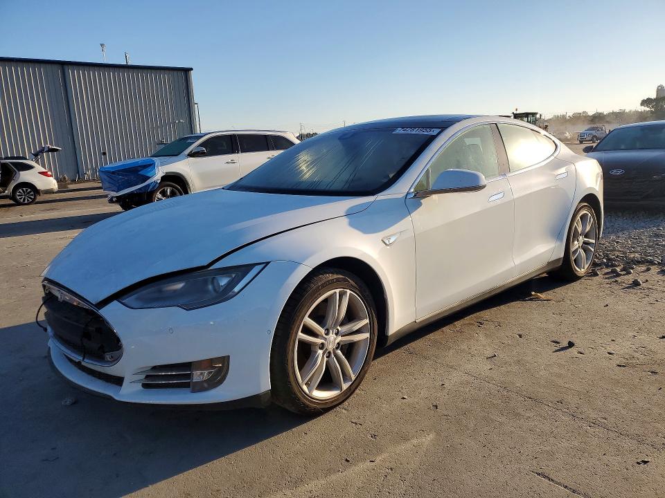 2015 TESLA MODEL S 85 — VIN 5YJSA1H14FF087629