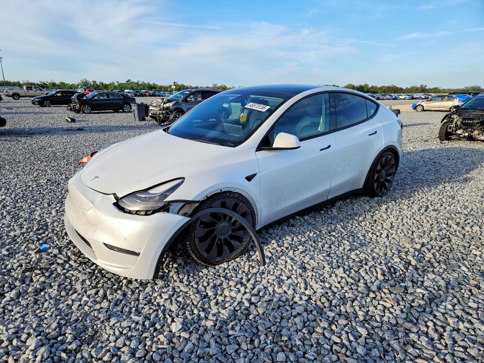 2022 TESLA MODEL Y — VIN 7SAYGDEF8NF326952