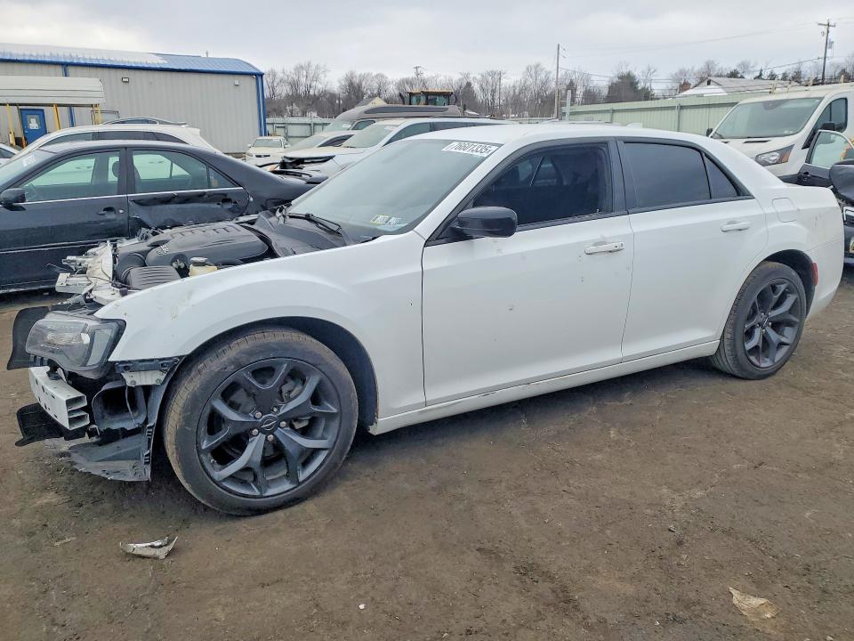 2022 CHRYSLER 300 — VIN 2C3CCAAG6NH111861