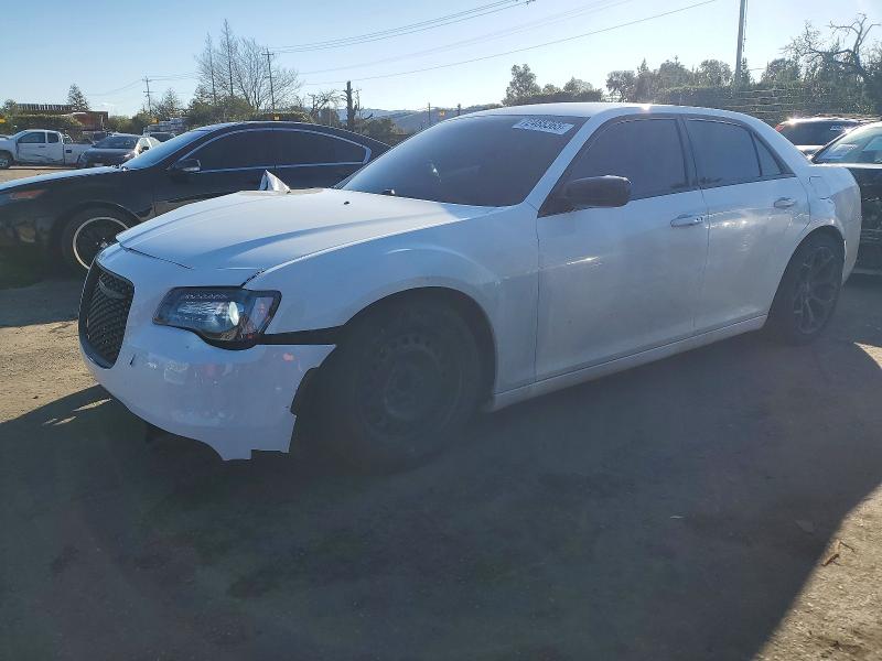 2019 CHRYSLER 300 — VIN 2C3CCAAG3KH581020