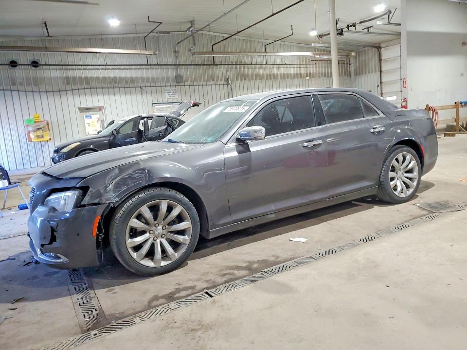 2018 CHRYSLER 300 — VIN 2C3CCAEG5JH261934