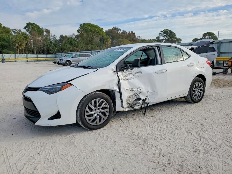 2018 TOYOTA COROLLA L — VIN 5YFBURHE7JP843928