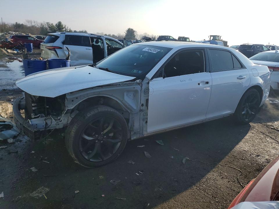 2021 CHRYSLER 300 — VIN 2C3CCABG3MH585411