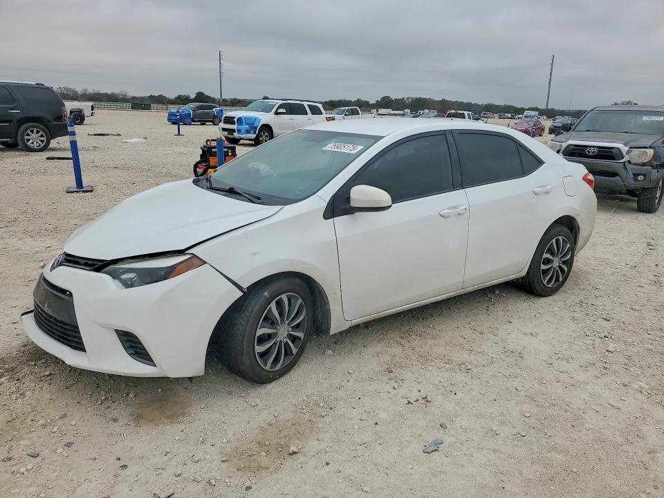 2015 TOYOTA COROLLA — VIN 2T1BURHE8FC272277