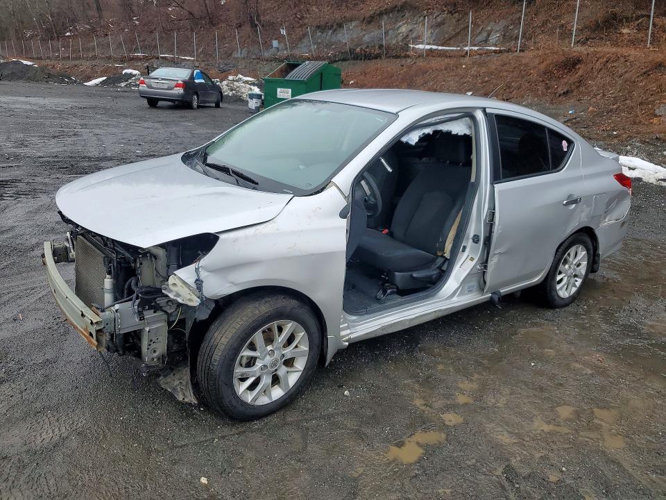 2015 NISSAN VERSA — VIN 3N1CN7AP7FL949420