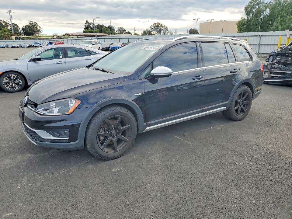 2017 VOLKSWAGEN GOLF ALLTRACK — VIN 3VWH17AUXHM543369