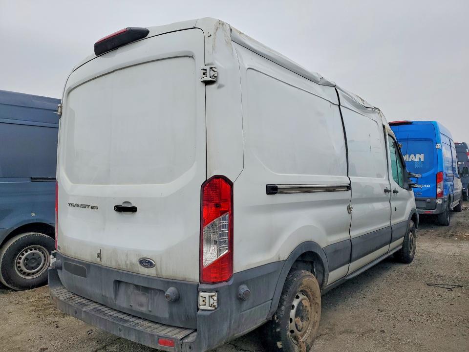1FTYR2CM4JKB34387