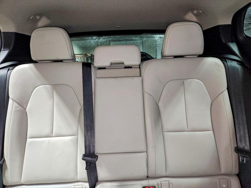 YV4162UK0M2540014