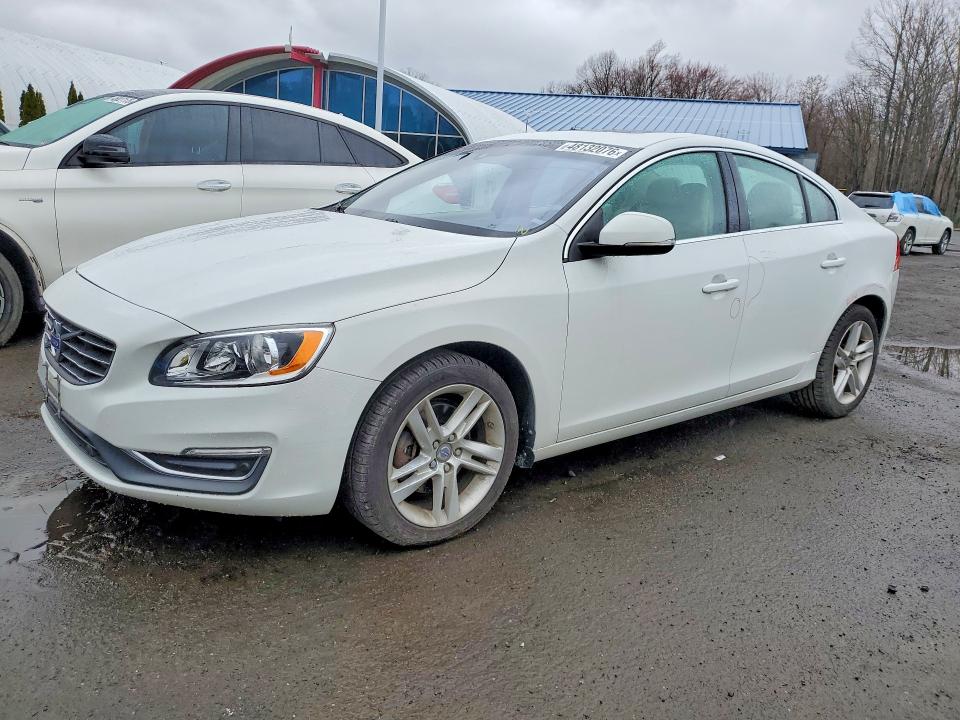 2015 VOLVO S60 — VIN YV126MFK5F1340362