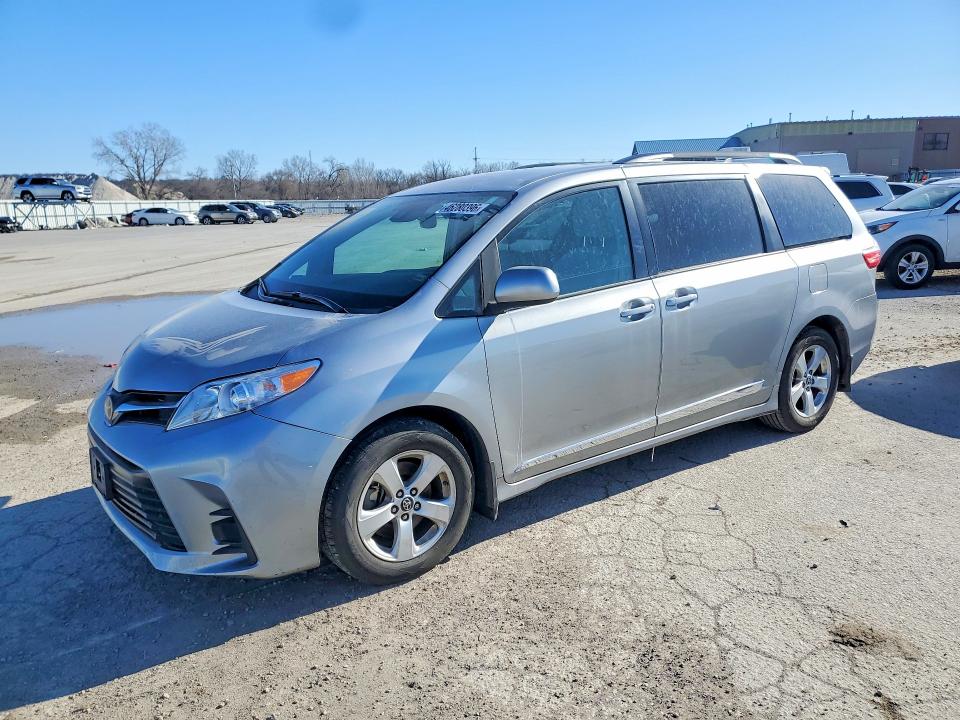 2018 TOYOTA SIENNA — VIN 5TDKZ3DC0JS933206