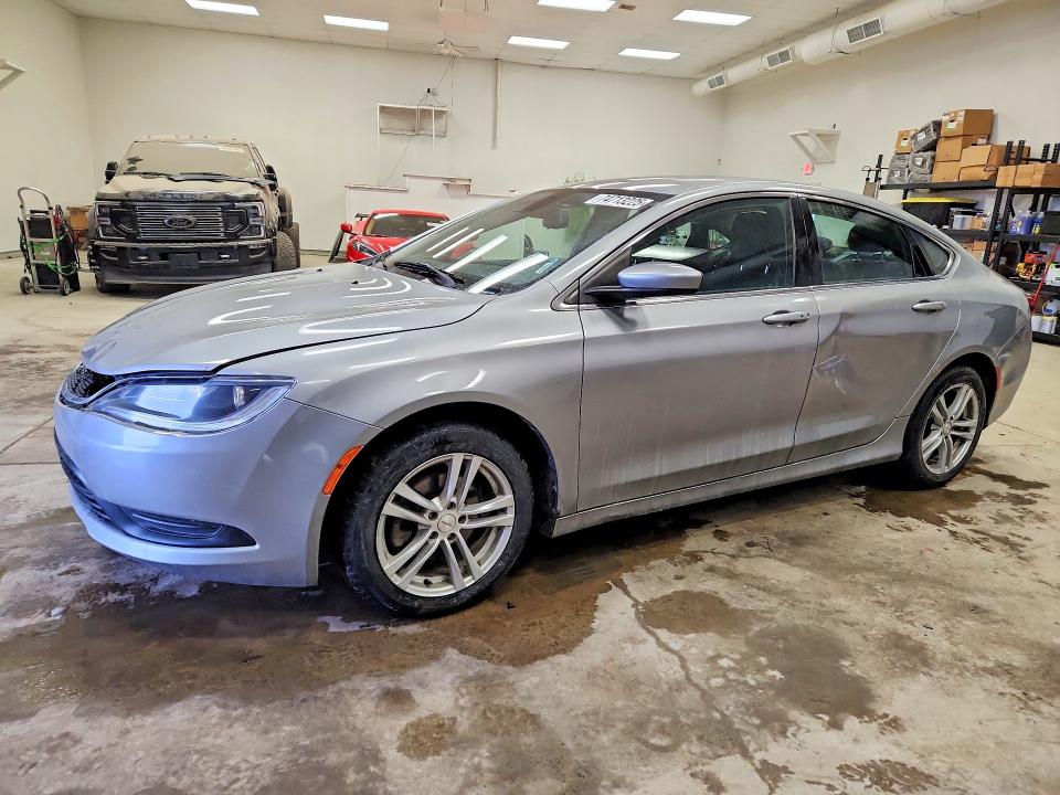 2015 CHRYSLER 200 — VIN 1C3CCCFBXFN597124