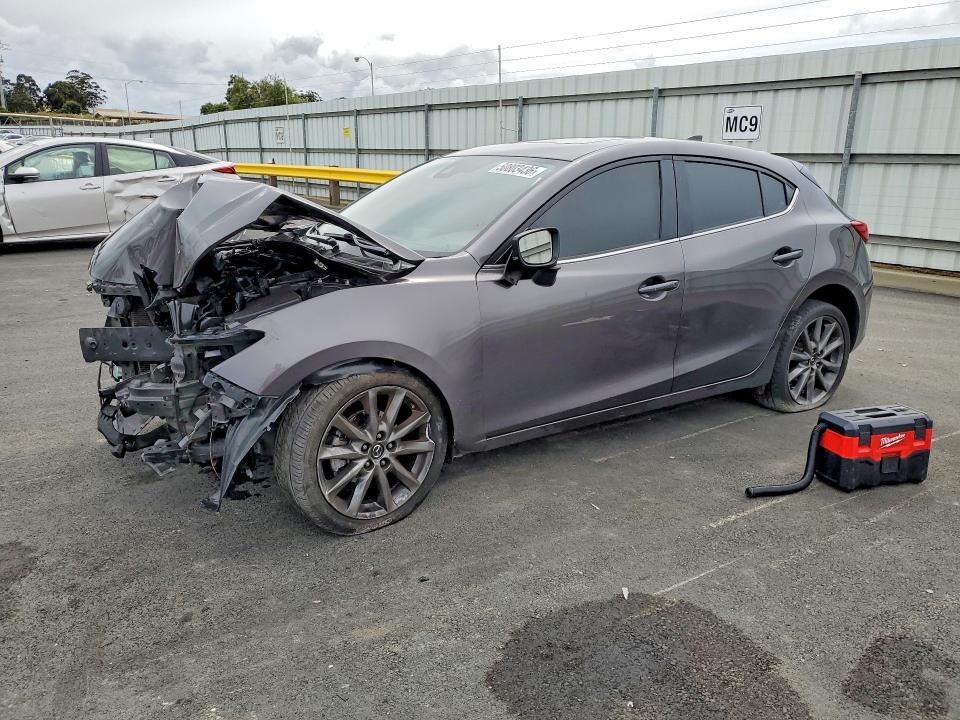 2018 MAZDA 3 — VIN 3MZBN1L3XJM257801