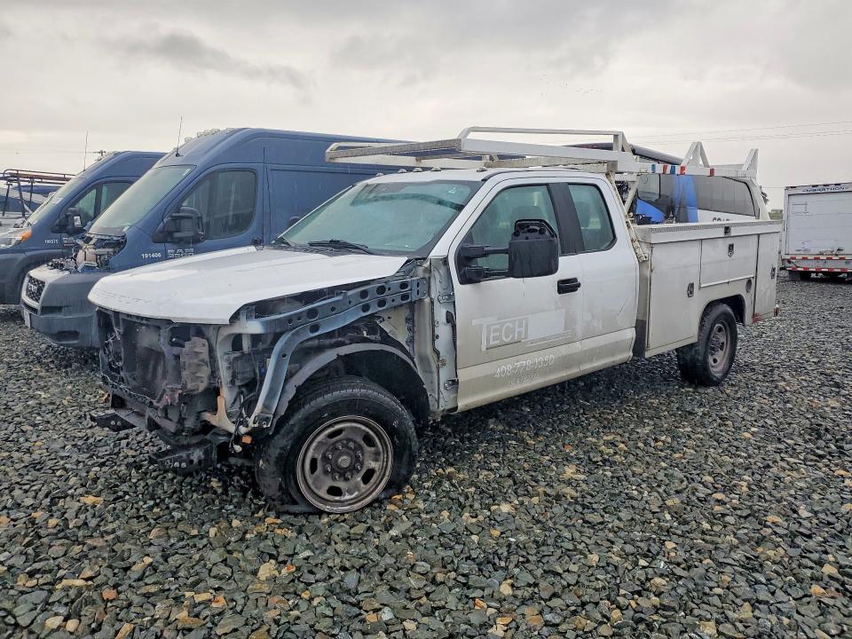 2021 FORD F350 SUPER — VIN 1FD8X3E69MED62068