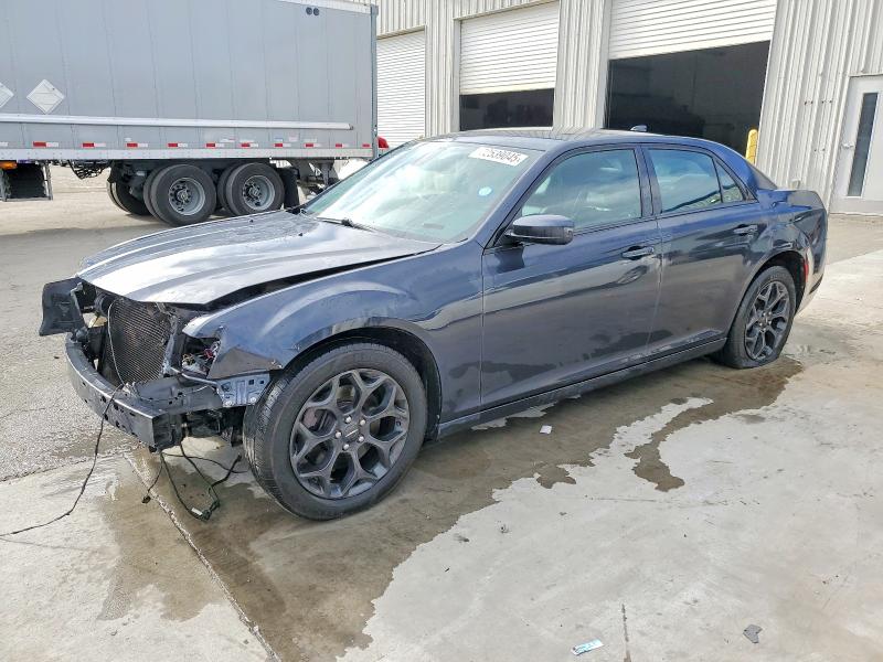 2019 CHRYSLER 300 — VIN 2C3CCAGG1KH536827