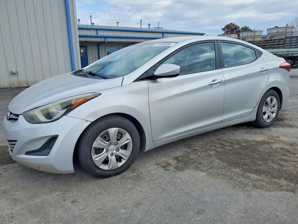 2016 HYUNDAI ELANTRA — VIN 5NPDH4AE4GH716165