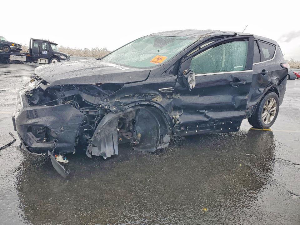 2017 FORD ESCAPE — VIN 1FMCU0GDXHUE97648