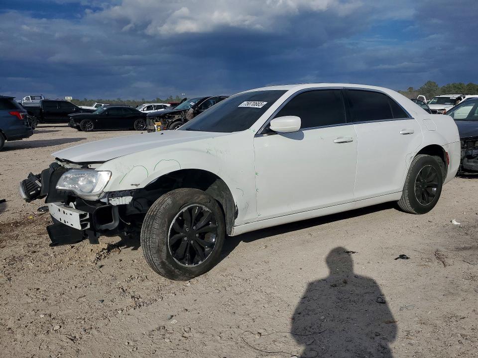 2015 CHRYSLER 300 — VIN 2C3CCAAG7FH739364