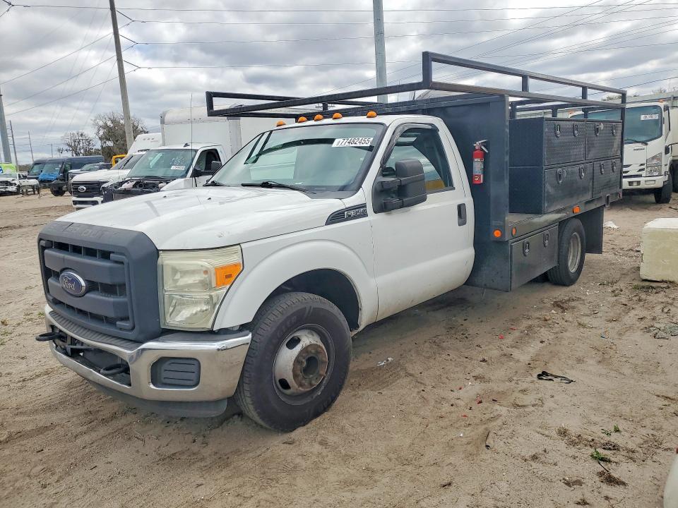 2015 FORD F350 SUPER — VIN 1FDRF3G60FEC90197