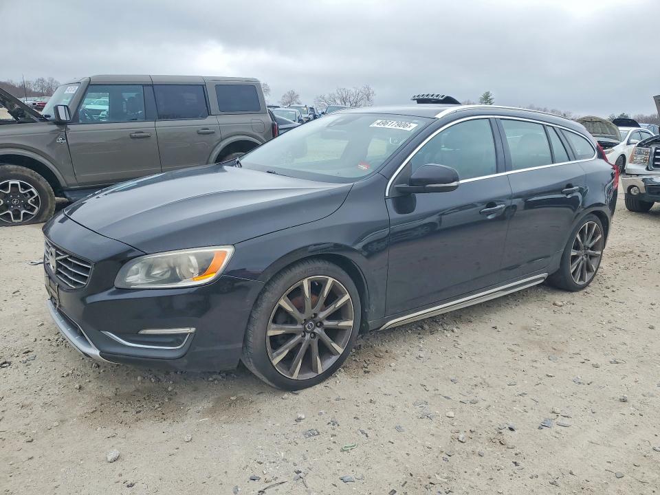 2015 VOLVO V60 — VIN YV126MEB8F1188613