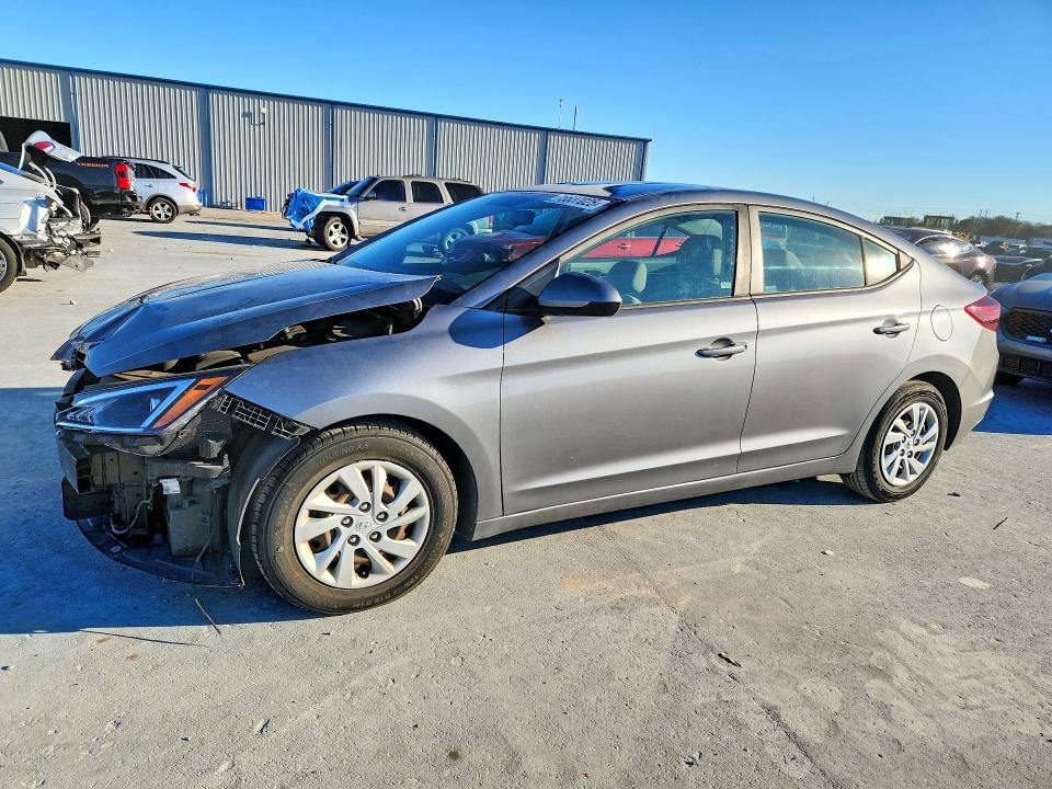 2019 HYUNDAI ELANTRA SE — VIN 5NPD74LF1KH488983