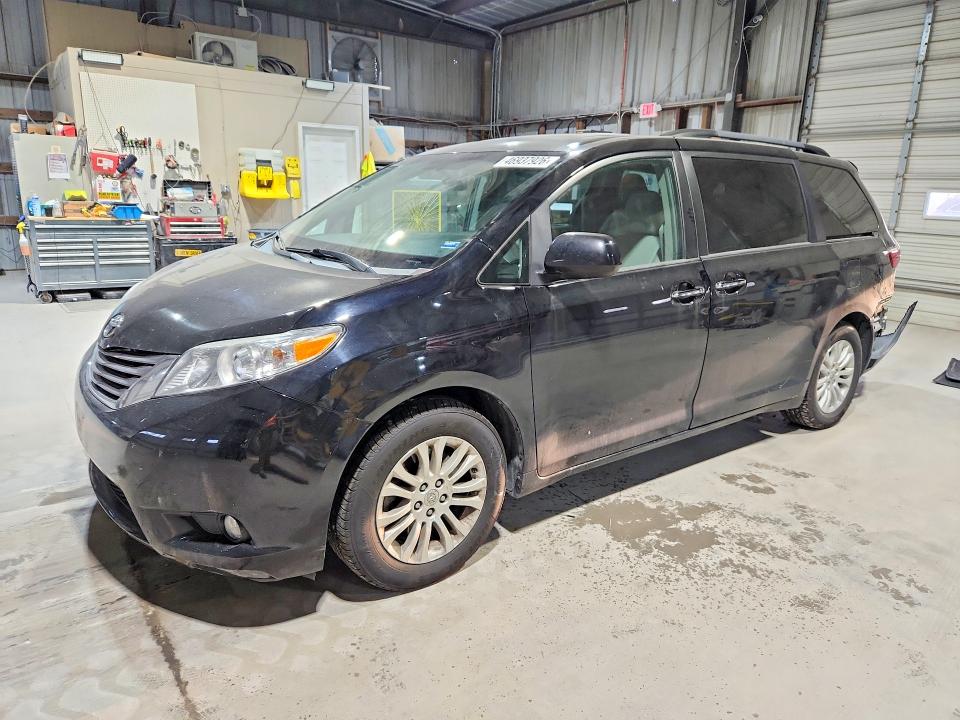 2015 TOYOTA SIENNA — VIN 5TDYK3DC6FS576832