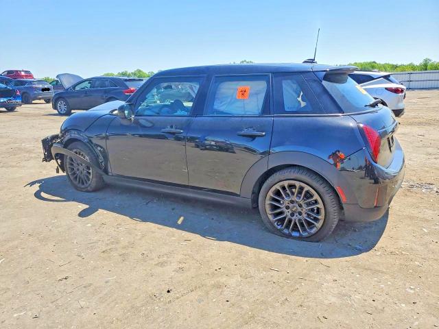 WMW53GD08T2X96938