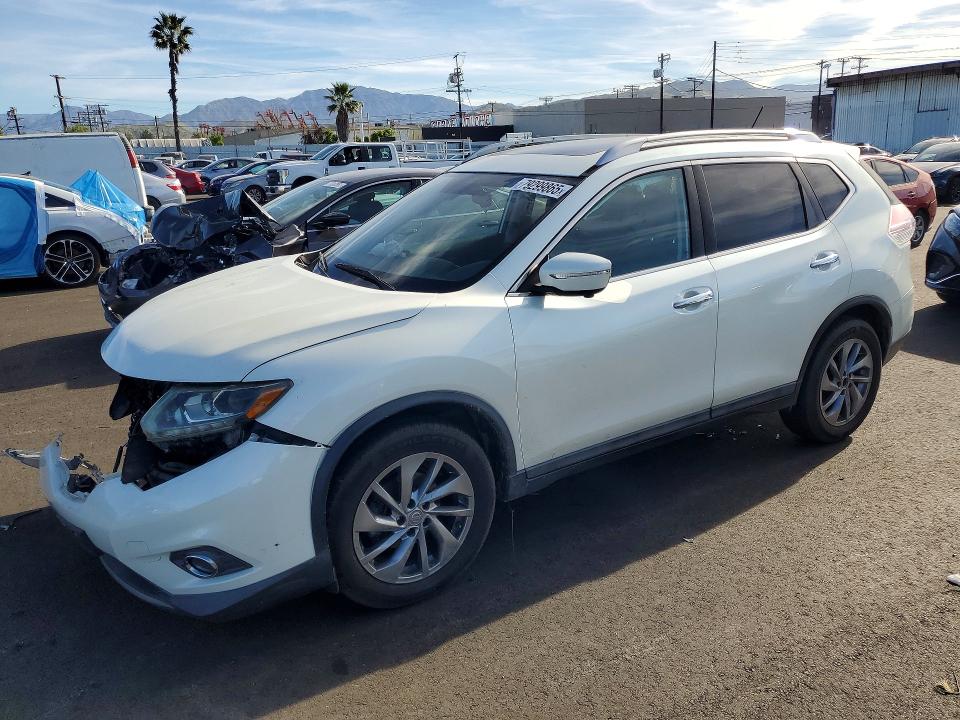 2015 NISSAN ROGUE — VIN 5N1AT2MT4FC873068
