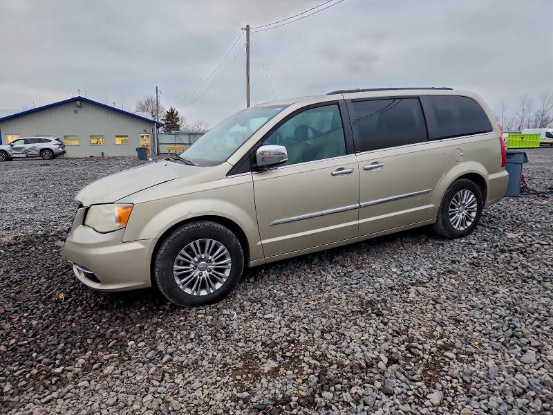 2013 CHRYSLER TOWN & COU — VIN 2C4RC1CG5DR621677