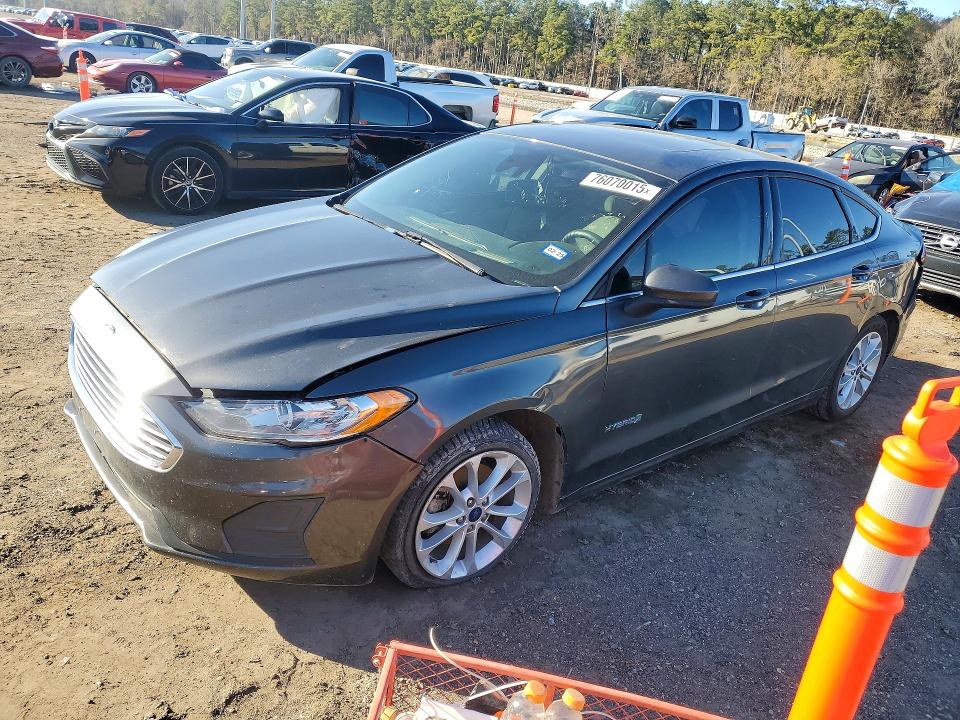2019 FORD FUSION SE — VIN 3FA6P0LU7KR141385