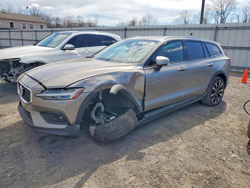 2020 VOLVO V60 CROSS COUNTRY — VIN YV4102WK1L1038261