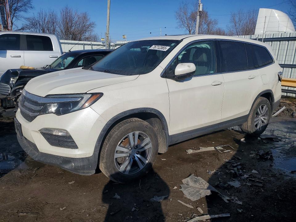 2017 HONDA PILOT — VIN 5FNYF6H69HB104108
