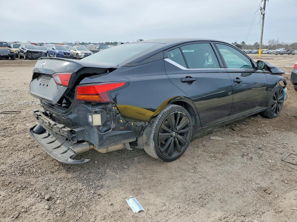 1N4BL4CV3MN307952