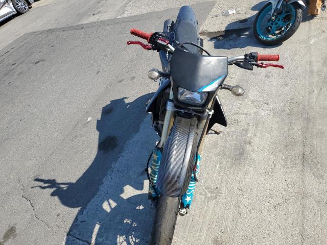 JS1SK44A9G2100636