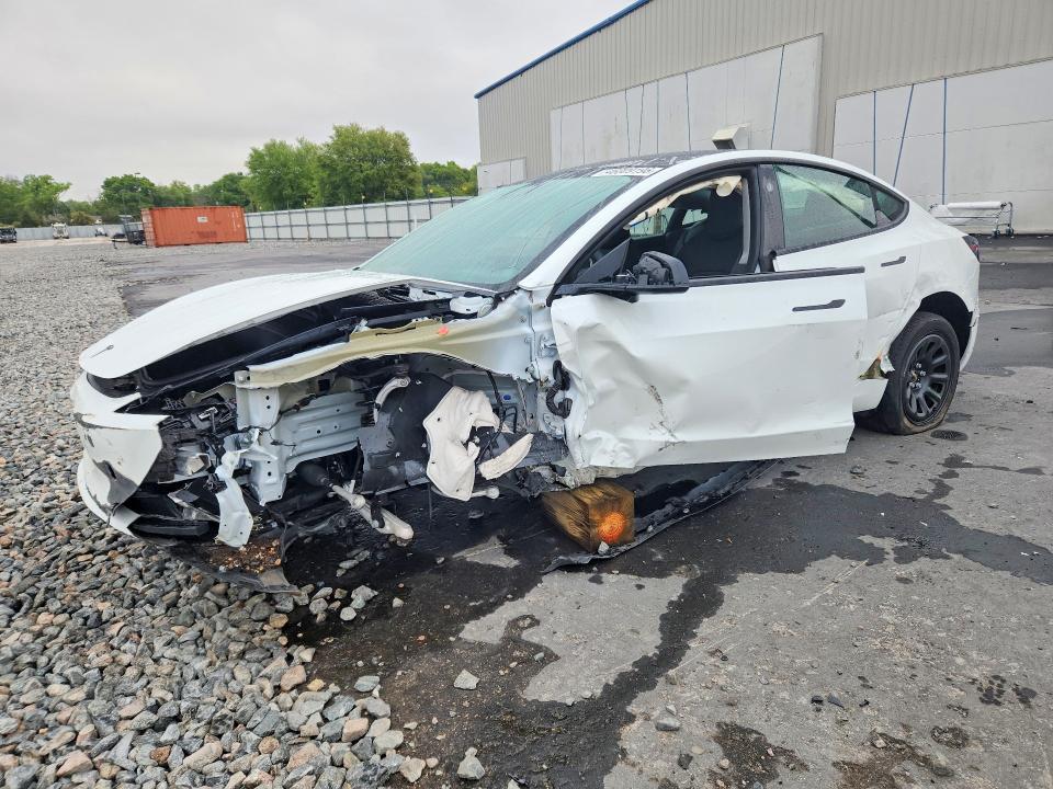 2025 TESLA MODEL 3 — VIN 5YJ3E1EA4SF131586