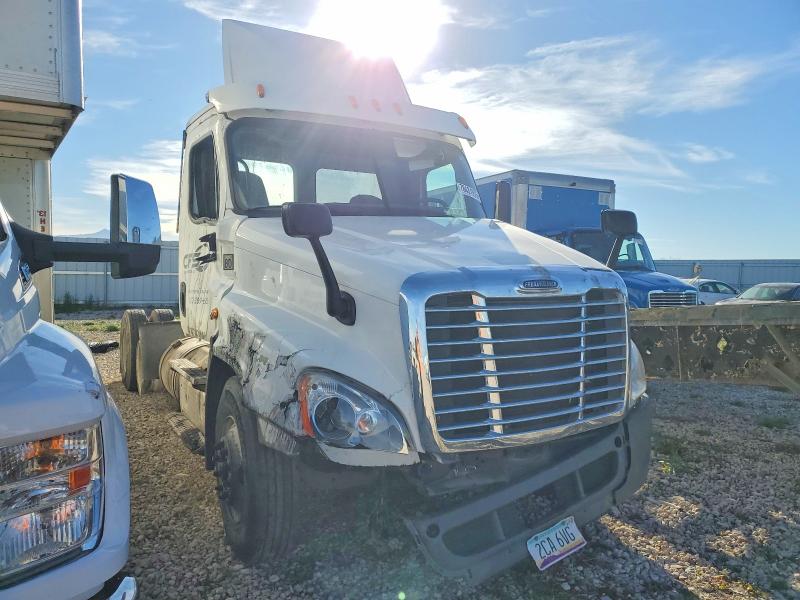 2015 FREIGHTLINER CASCADIA — VIN 3AKJGEDVXFDGL1434